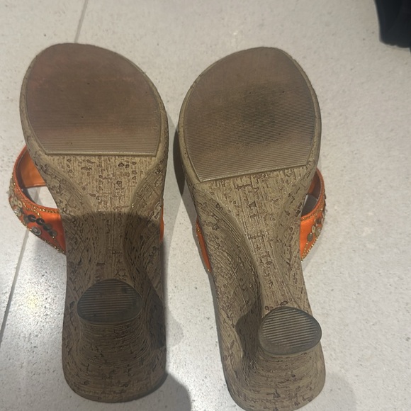 Super cute sequenced sandals. - Picture 3 of 4